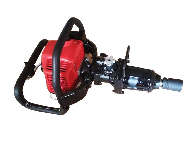 NLB-550型手(shǒu)提式内(nèi)燃螺栓(shuān)扳手 