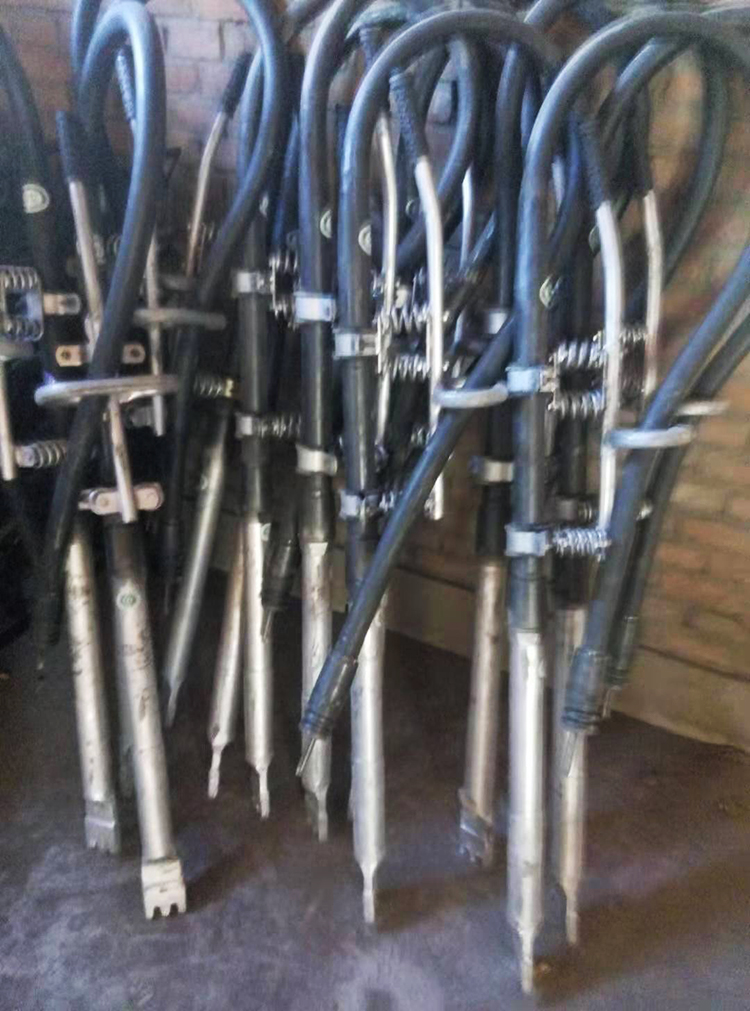 ND-4X4型一拖四(sì)内燃軟軸高頻搗(dao)固機