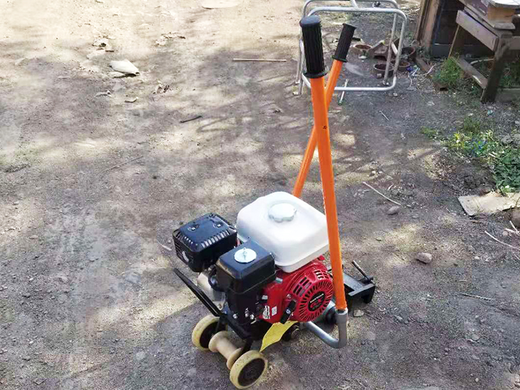 NQG-6.5II型(xíng)内燃鋼(gāng)軌鋸軌(gui)機 