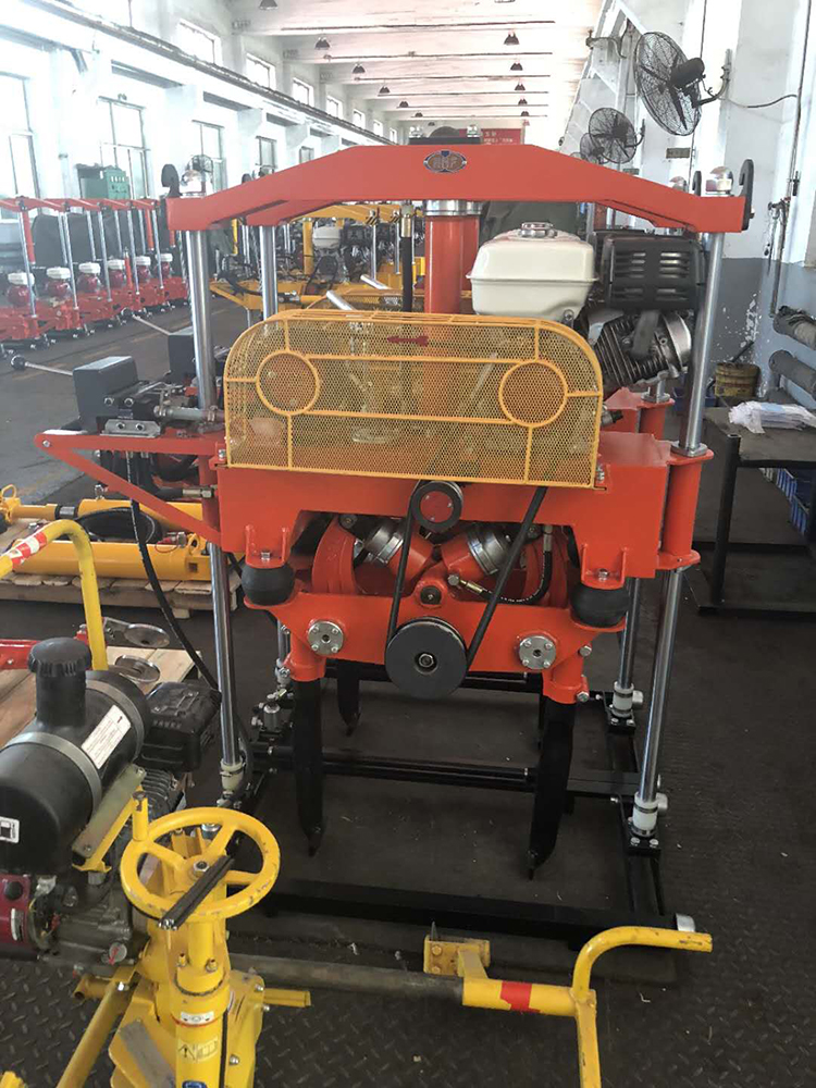 YCD-4型(xing)液壓道(dào)岔搗固(gu)機