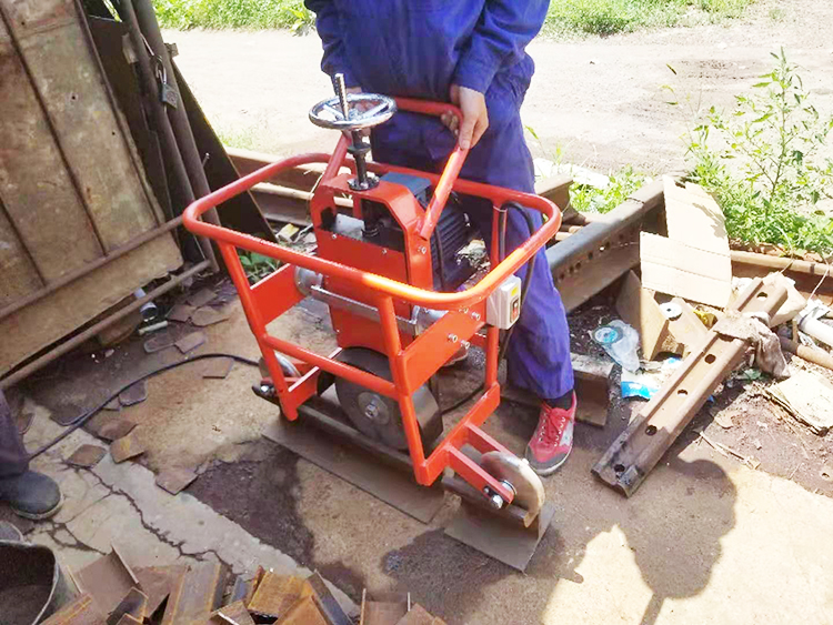 FMG-3.0型(xíng)内燃槽(cao)型軌仿(páng)形打磨(mo)機