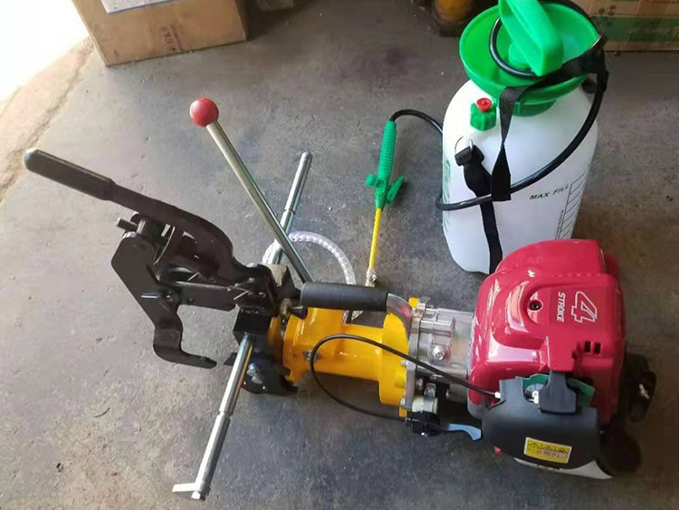 NZG-31型内(nèi)燃鋼軌鑽孔(kong)機